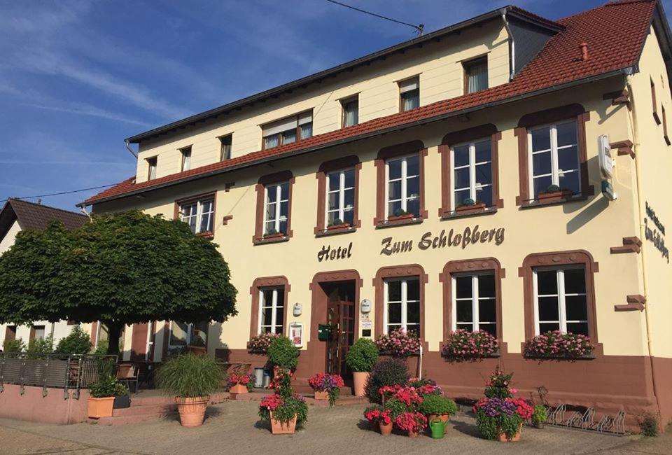 Hotel Restaurant Zum Schlossberg Wadern Ngoại thất bức ảnh