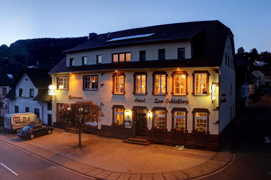 Hotel Restaurant Zum Schlossberg Wadern Ngoại thất bức ảnh